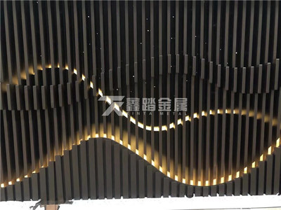 新中式氟碳漆金屬山行景墻藝術(shù)造型廊架背景墻